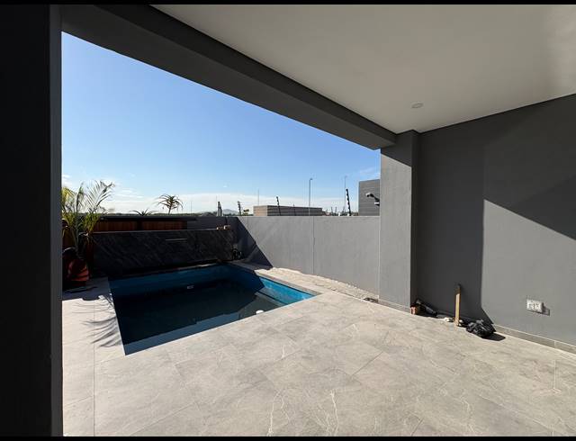 5 BEDROOM HOUSE FOR SALE IN SANDOWN